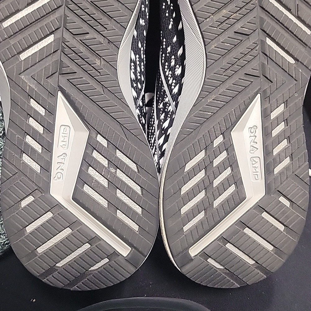 Brooks Levitate 5 Road Running Black Shoes Womens-Size 10 - Picture 13 of 17
